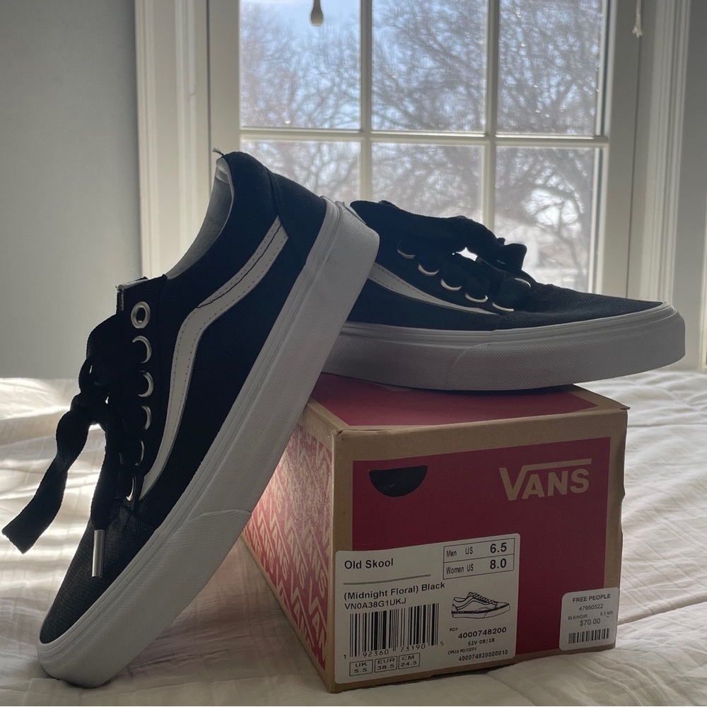 W’s Vans Old Skool Reissue Black Canvas Oversize Lace Size 8 NIB